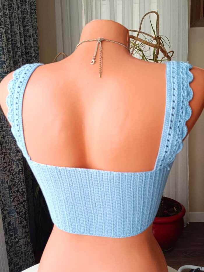 Plaj Modasında Fark Yarat: Mavi Bikini Üstü