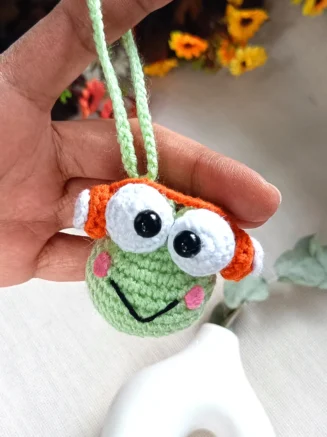 Kulaklıklı Kurbağa Amigurumi Çanta Süsü ve Anahtarlık